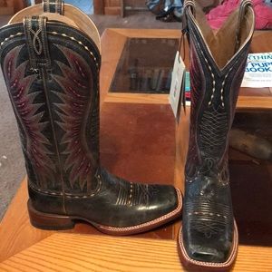 Women’s Ariat Vaquera Cowboy boots: size 8!